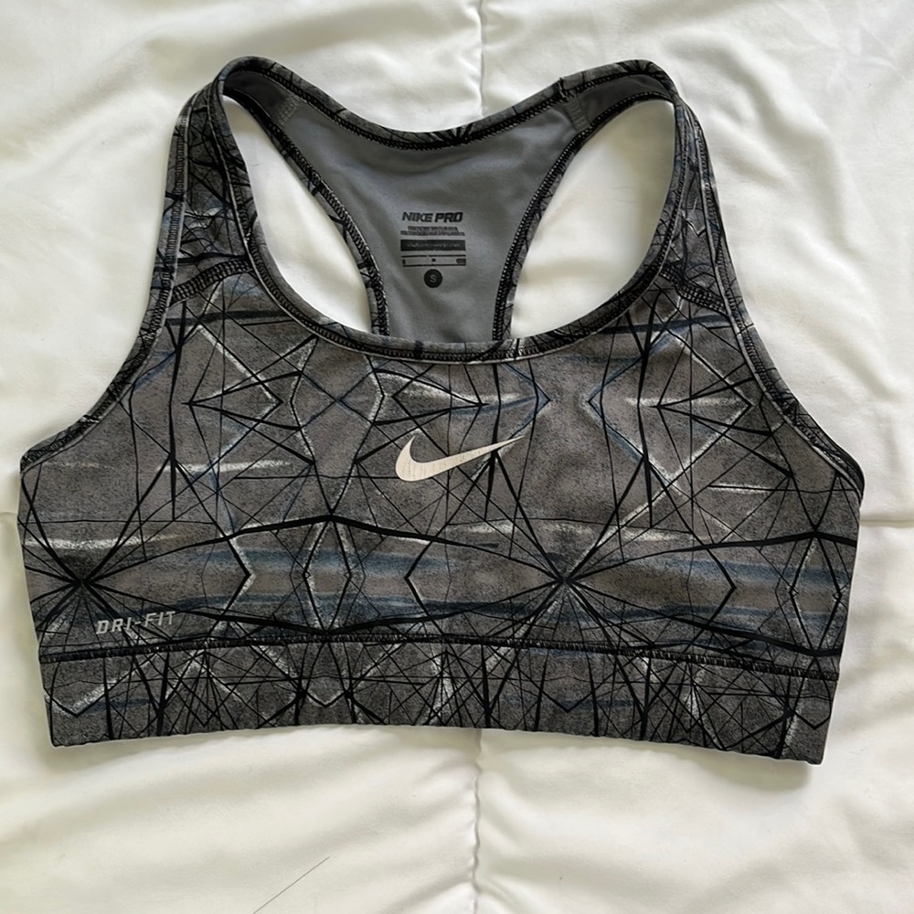 Nike pro sports bra